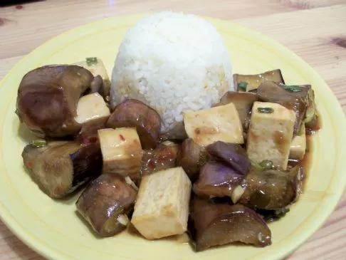 Scharfe Aubergine mit Tofu