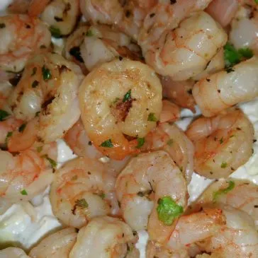 Gegrillte marinierte Garnelen