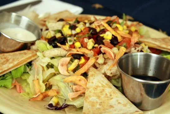 Quesadilla Explosion Salat: SparkRecipes Un-Chained Rezeptwettbewerb Finalist