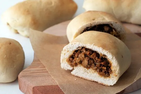Seitan und Sauerkraut Runzas