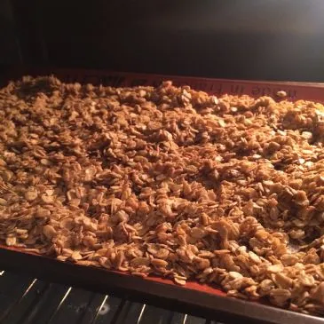 Hausgemachte glutenfreie Granola