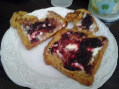 Boysenbeeren- und Mascarpone-Toast