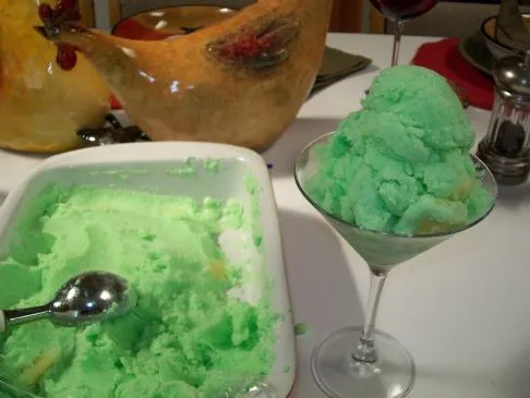 Hausgemachtes Ananas-Limetten-Sorbet