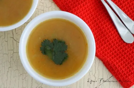 Cremige vegane Gemüsesuppe