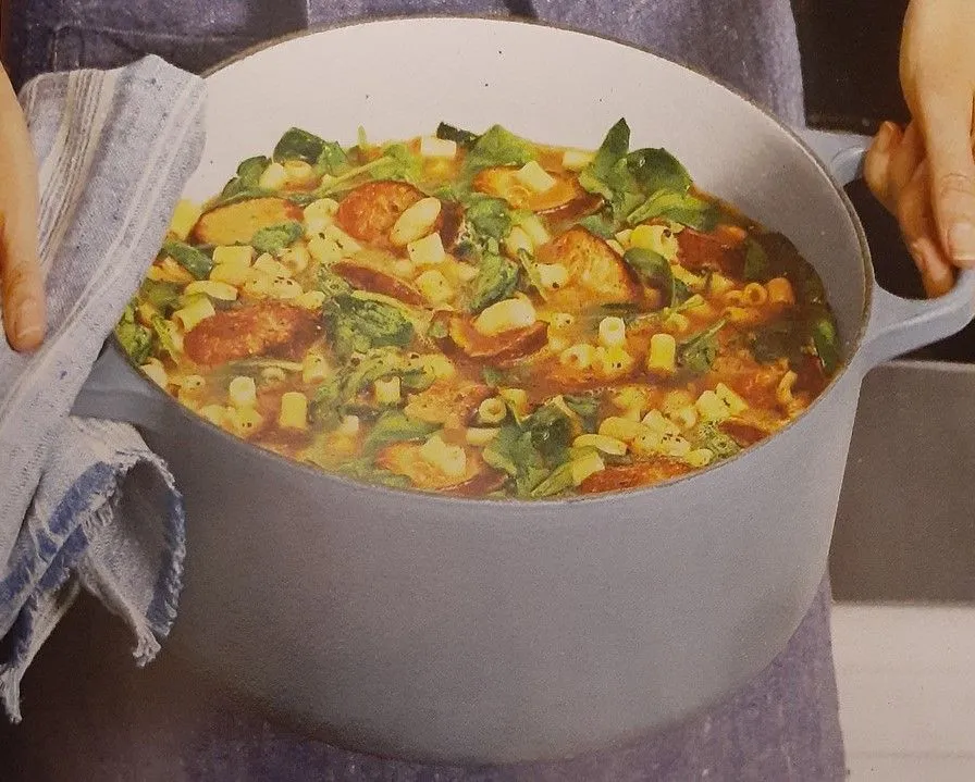 Schneller Eintopf mit weißen Bohnen und Wurst