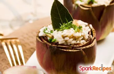 Artischocken gefüllt mit Wildreis