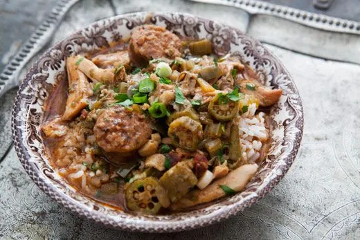 Hühnchen und Wurst File Gumbo