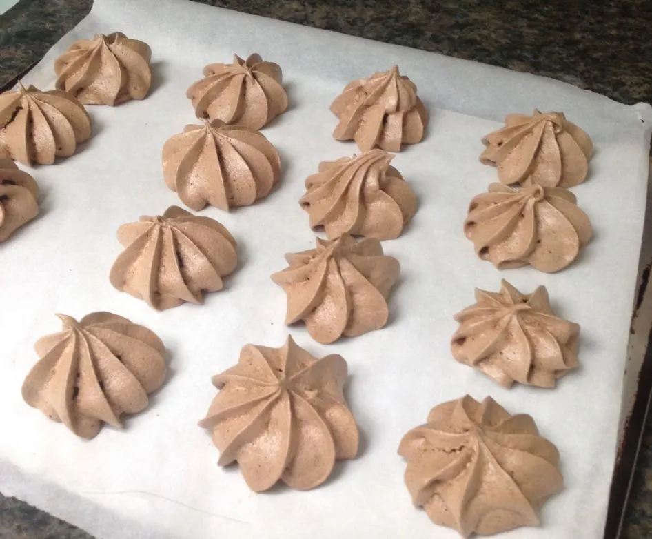 Mocha-Meringues