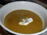 Curry-Kürbis- und schwarze Bohnen-Suppe