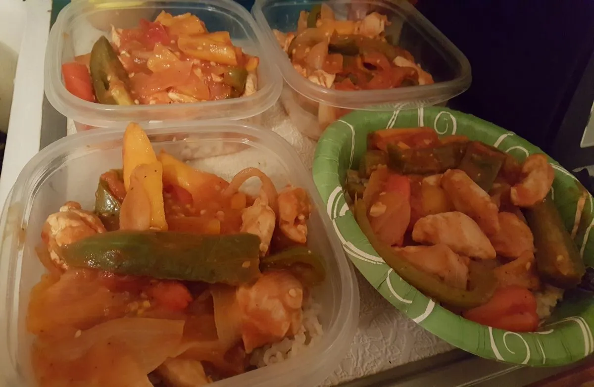 Hühnchen-Fajitas mit braunem Reis
