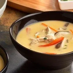 Suppe: Thailändische Hähnchen-Gemüsesuppe
