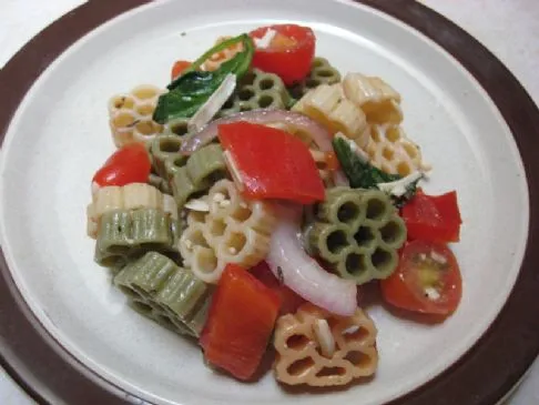 Bunter Nudelsalat mit Vinaigrette