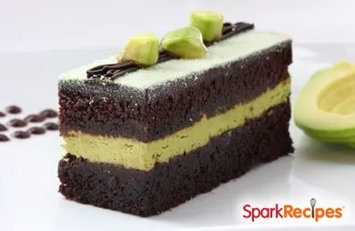 Schichtkuchen mit Schokoladen-Avocado-Creme
