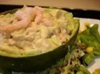 Avocat Aux Crevettes (Avocado gefüllt mit Garnelen)
