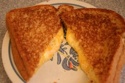 Gegrilltes Pimento-Käse-Sandwich