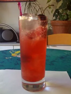 Sapphire Gin Cosmo, auf Eis