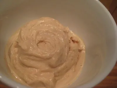 Erdnuss-Rosinen-Joghurt-Snack