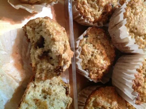 Hafermuffins mit Datteln und Weizenkleie