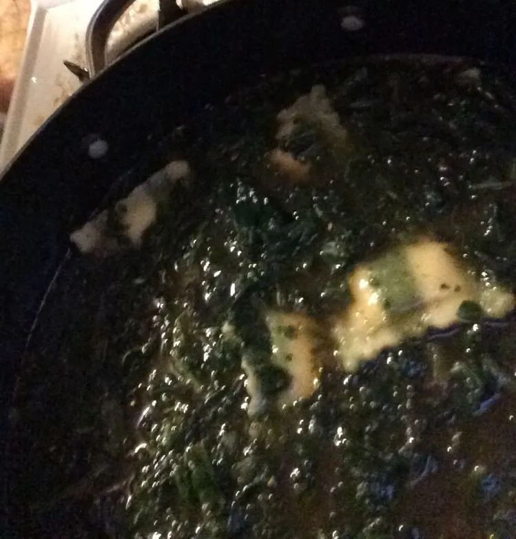 Spinat-Käse-Ravioli-Suppe