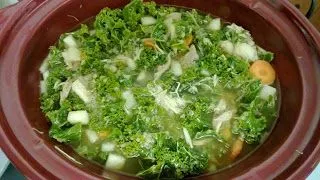 Hühnchen-Grünkohl-Quinoa-Suppe