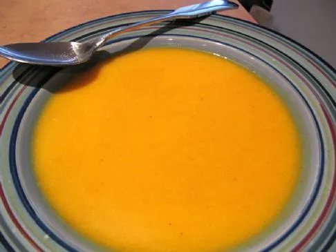 Karotten- und Butternusskürbissuppe