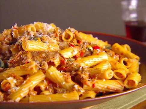 Rigatoni mit Gemüse-Bolognese
