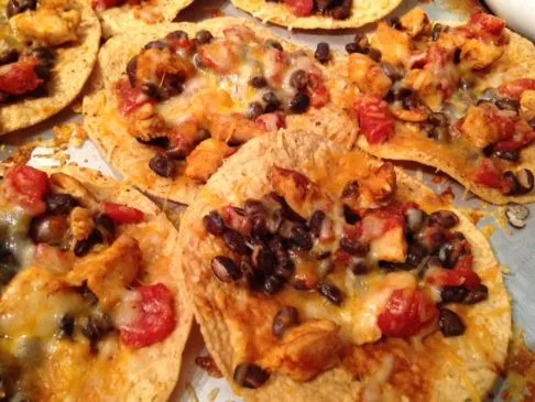 Jens einfache Tostadas mit schwarzen Bohnen und Hähnchen