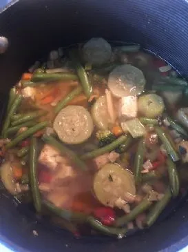 Frühlingsgemüsesuppe mit grünem Bohnen-Stir-Fry und Tofu