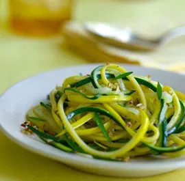 Linguine mit brauner Butter und Sommerkürbis