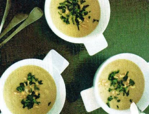 Sellerie- und Haselnusssuppe