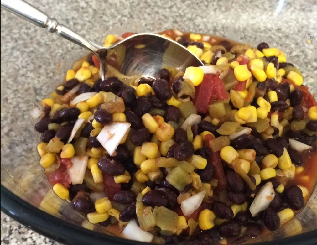 Schwarze Bohnen und Mais Salsa