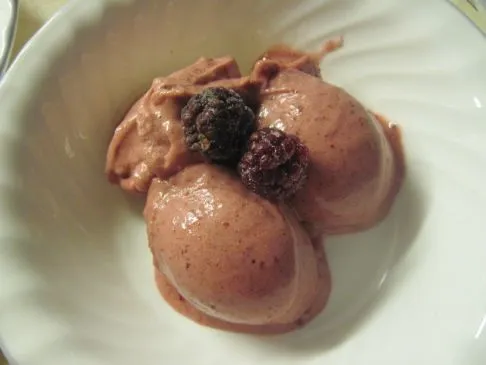 Veganes Eis: Banane & Brombeeren mit echter Vanille