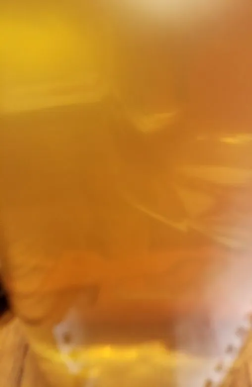 Gebrühter Grüner Tee mit Honig. 1 Tasse (8 oz) Portionsgröße