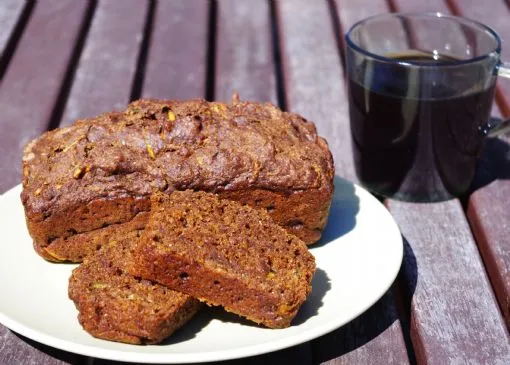 Zucchini-Bananenbrot mit wenig Zucker