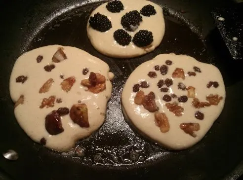 HAFERMEHL-PFANNKUCHEN MIT BEEREN