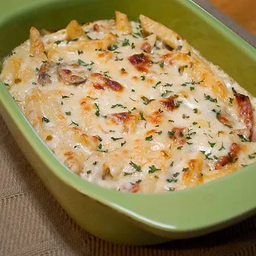 Überbackene Käse-Hähnchen-Penne
