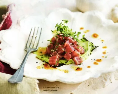 Sushimi-Thunfisch mit Wasabi-Avocado