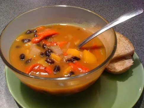 Kürbis und schwarze Bohnen Chili