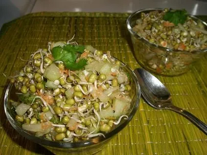 Moong-Daal-Sprossensalat