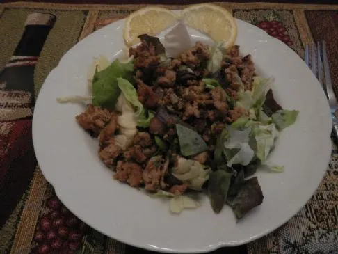 Asiatischer Salat mit Putenhackfleisch