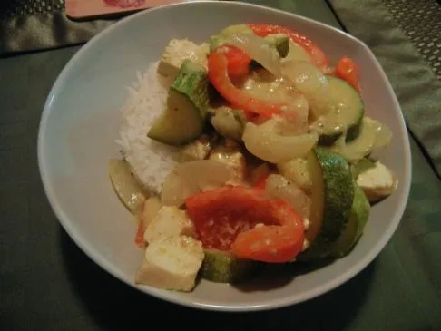 Tofu und Gemüse Thai Grünes Curry mit Reis