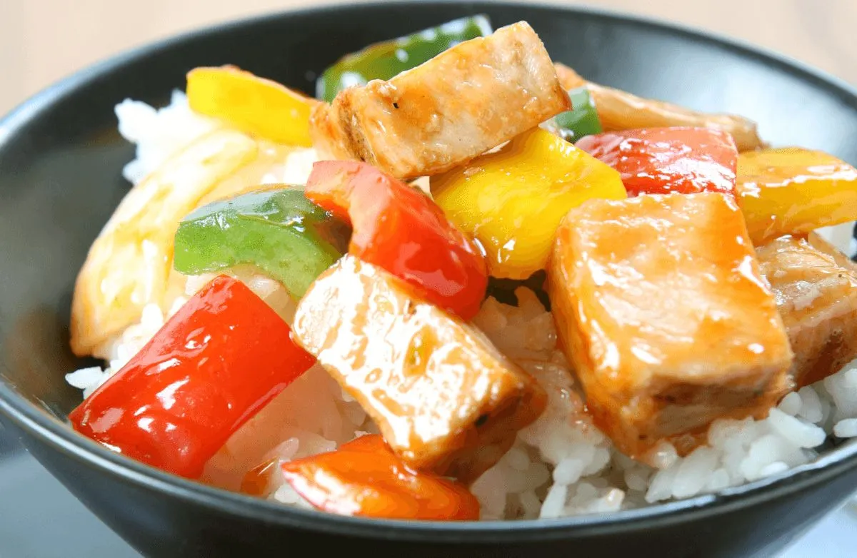 Apfel und Schweinefleisch Pfanne mit Ingwer