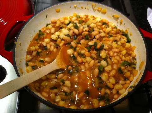 Weißes Bohnen- und Hominy-Chili
