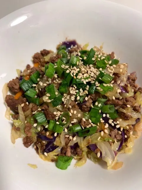 Keto-Ei-Rolle in einer Schüssel