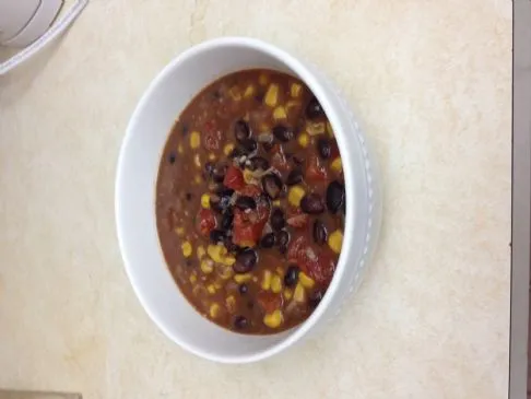 Schwarze Bohnen-Tomaten-Mais-Suppe