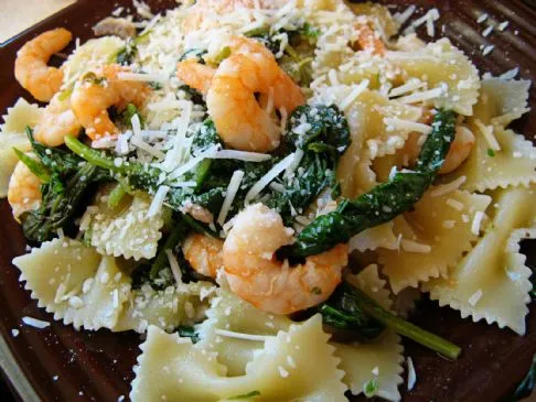 Lemon Shrimp Bowtie Pasta mit frischen Kräutern