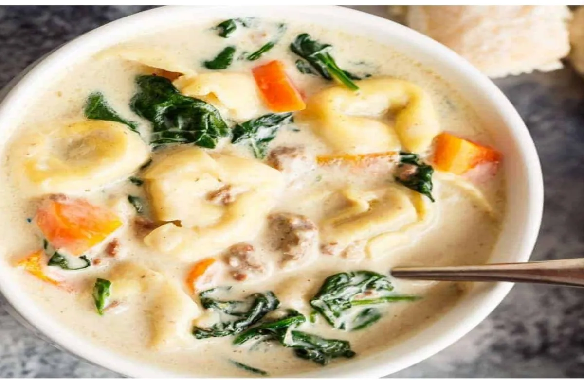 Cremige Spinatsuppe mit Tortellini