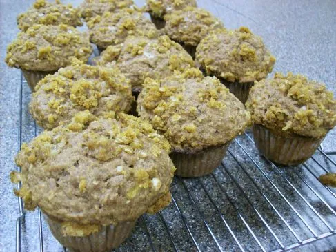 Super-Bananenmuffins mit Graham-Cracker-Streusel