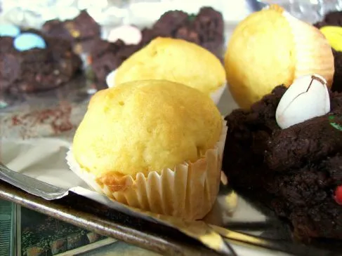 Kleine Zitronen-Joghurt-Puffs