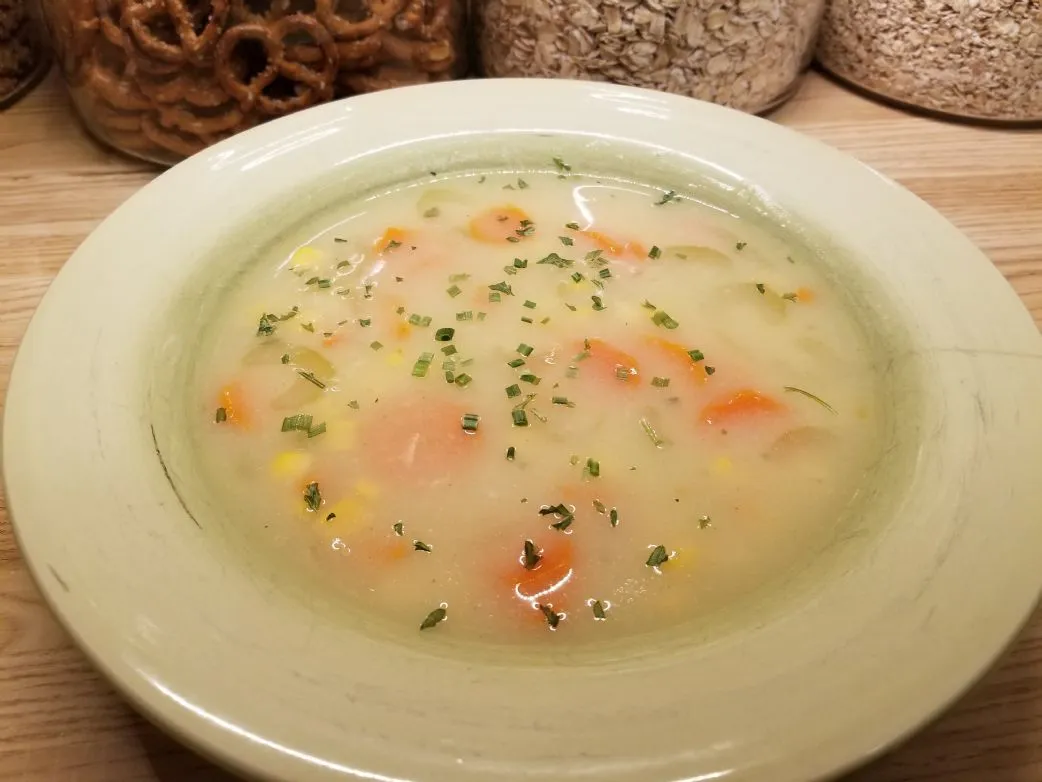 Cremige Blumenkohl- und Gemüsesuppe